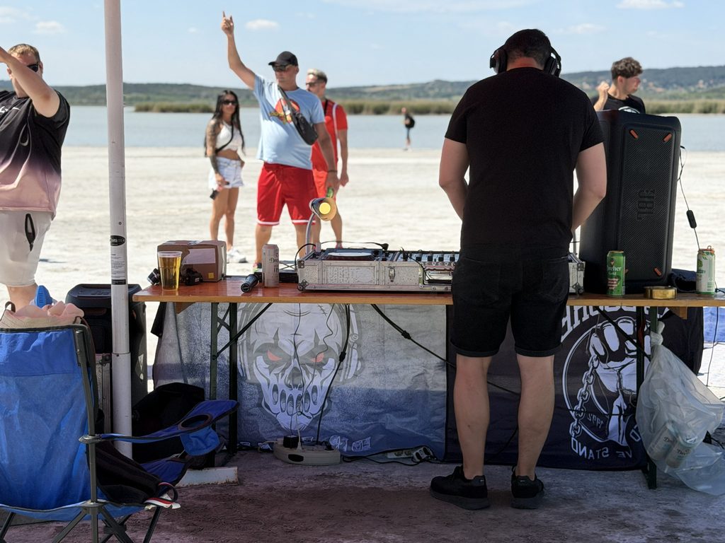 Hard Lake Nyárzáró 2026 
Peacey
