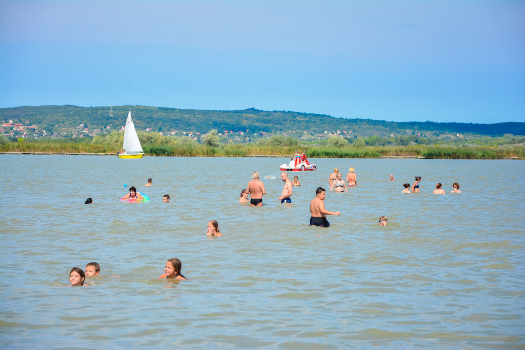 HARD LAKE
Park Strand Kemping
