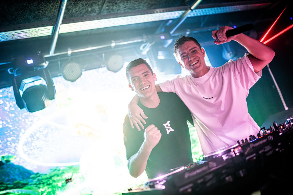 Iris hardstyle
Sound Rush